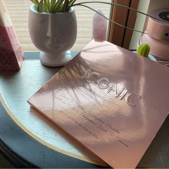 Iconic London Desk to Dance - Picture 4 of 4